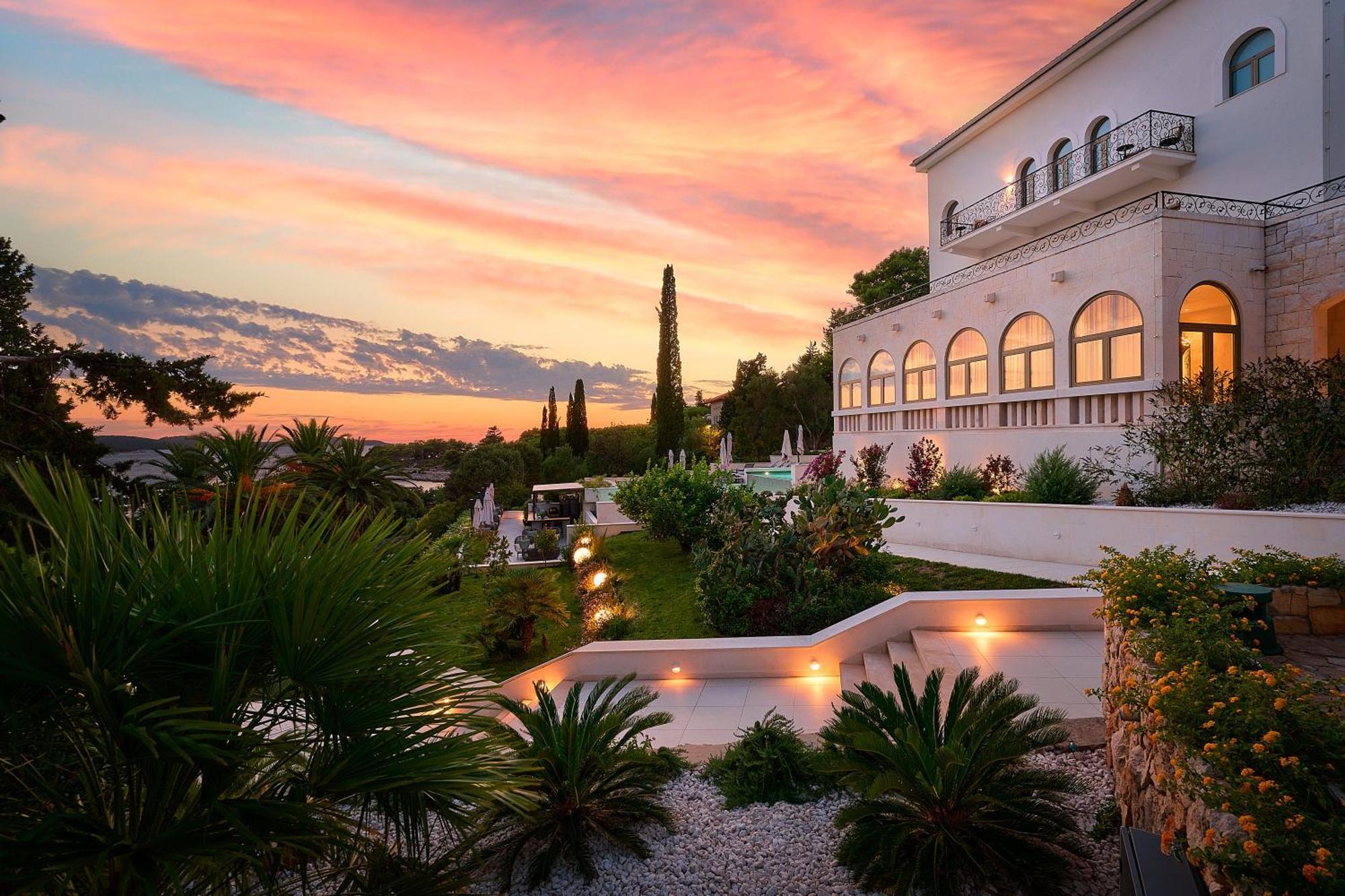 Hotel Moeesy, Blue & Green Oasis Hvar Town Eksteriør billede
